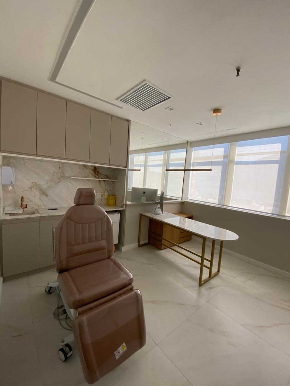 Consultório com bancada de mármore reformado pela Exclusive Engenharia