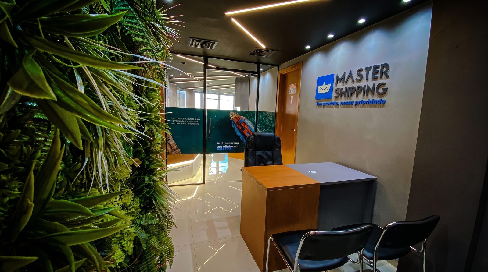 Sala de reunião corporativa da Master Shipping reformada pela Exclusive Engenharia